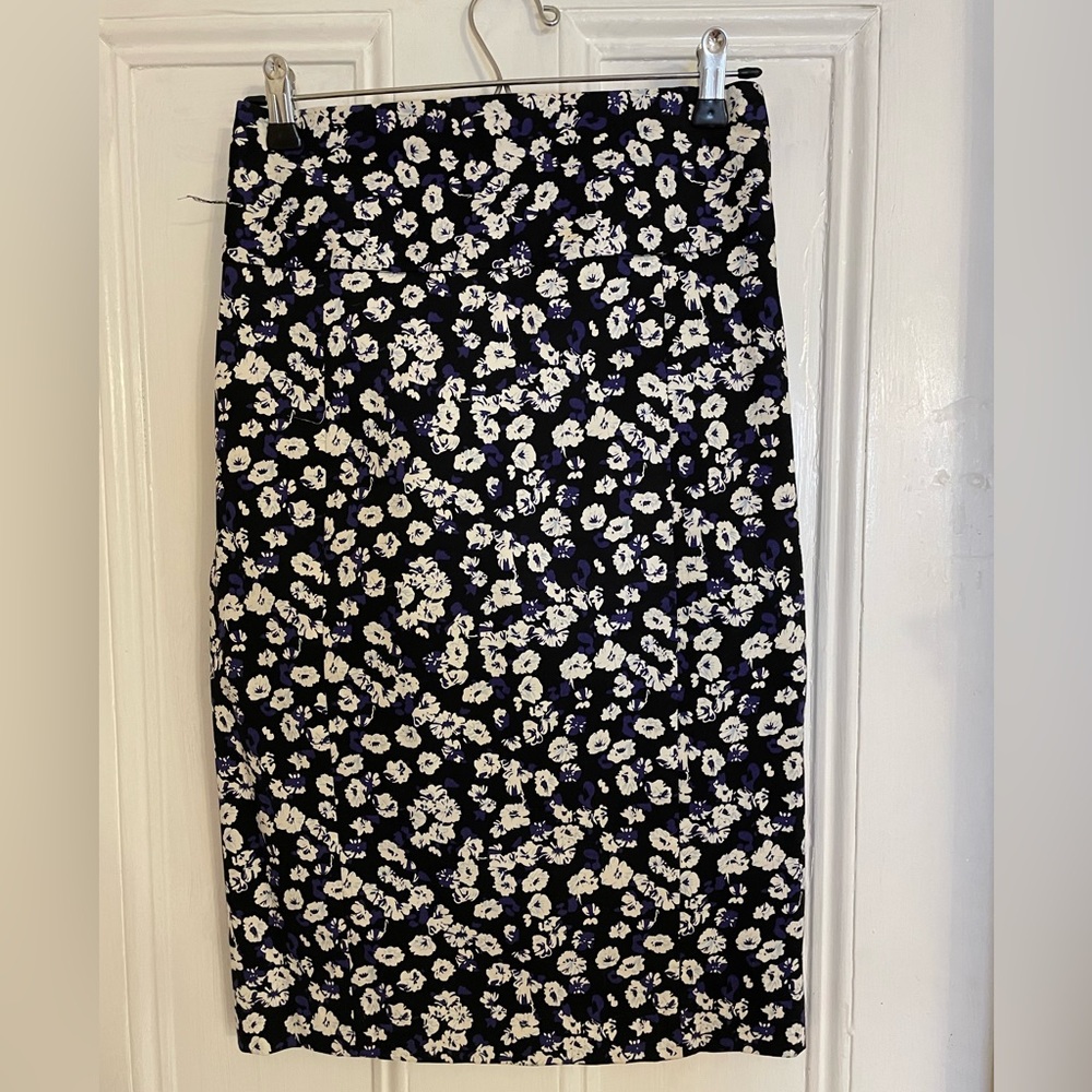 Express floral pencil skirt, Size 2, like new